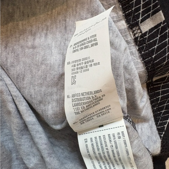 NWT, Hollister Men's Black White Graffiti
Graphic L/S Cotton T Shirt, Sz M - Picture 12 of 16